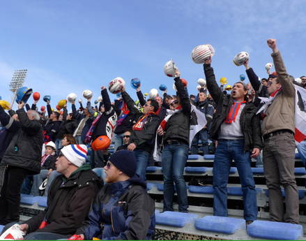 LAVORATORI ALCOA IN CAMPO ALLO STADIO SANT'ELIA.