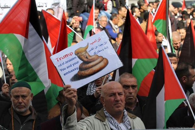 2017_1-19-palestinians-protest-against-proposed-plans-by-trump-to-remove-the-embassy190117_NE_00-3